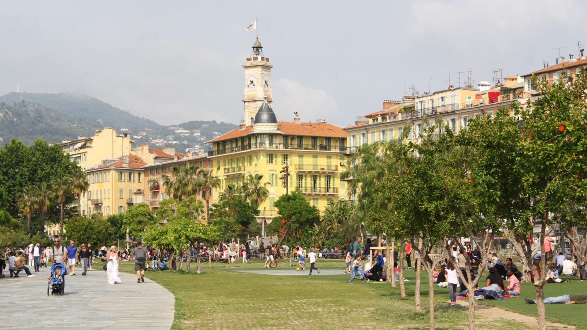 Visiter Nice : la place Masséna