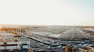 Avions sur le tarmac à l'aéroport