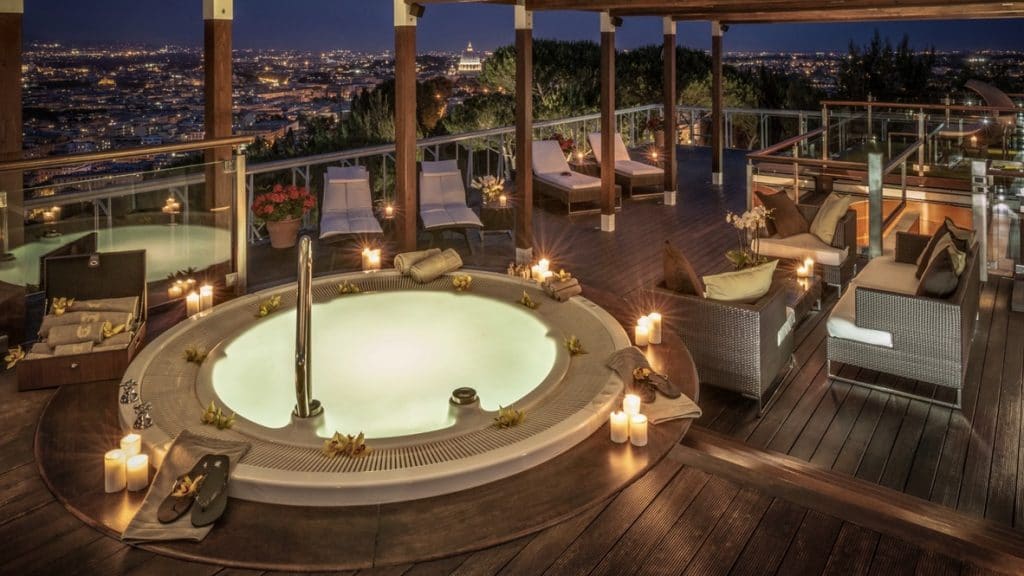 Rome Cavalieri, A Waldorf Astoria Hotel - chambres avec jacuzzi privatif pour un week-end en amoureux