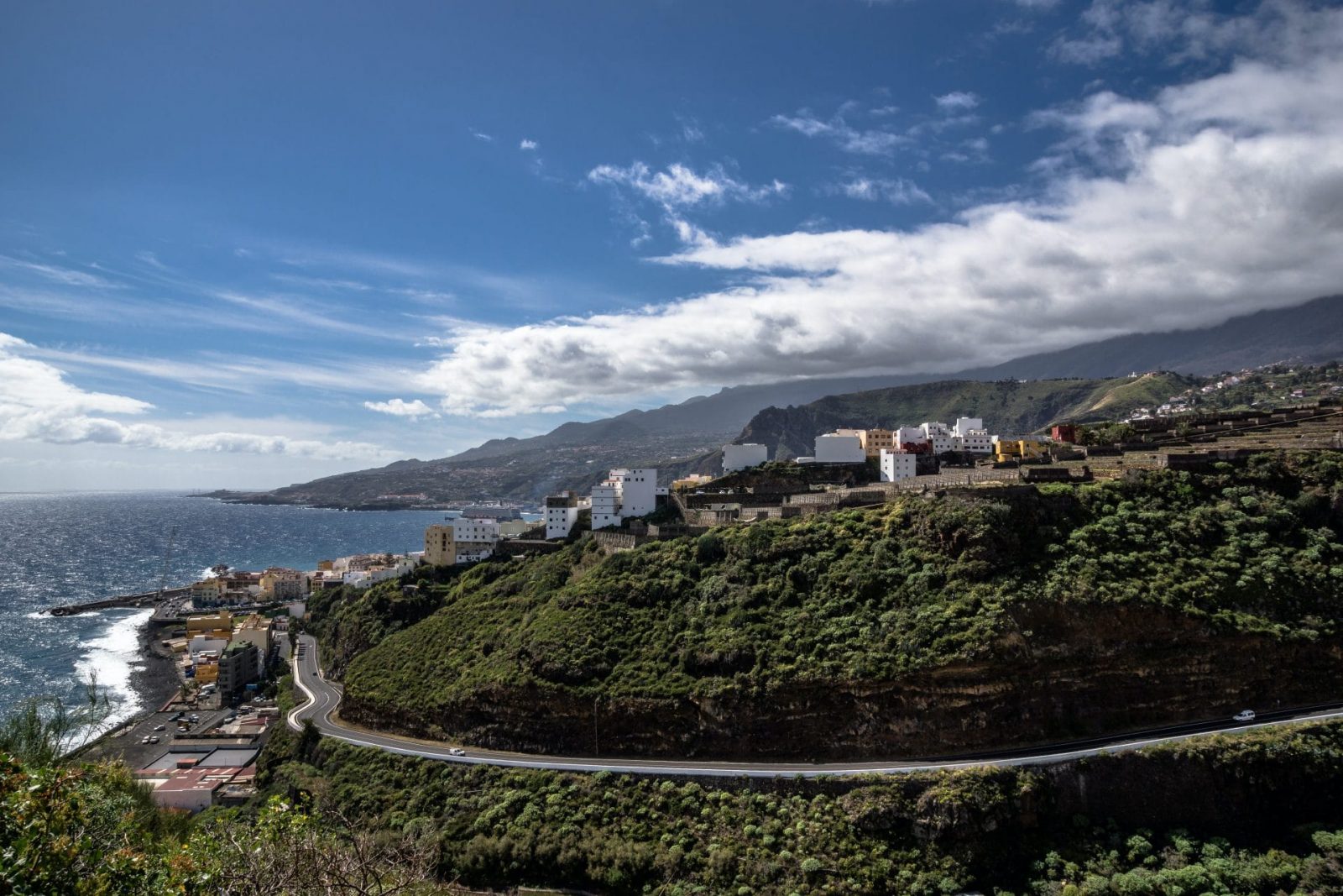 Éruption aux Canaries : l'aéroport de La Palma rouvre ...
