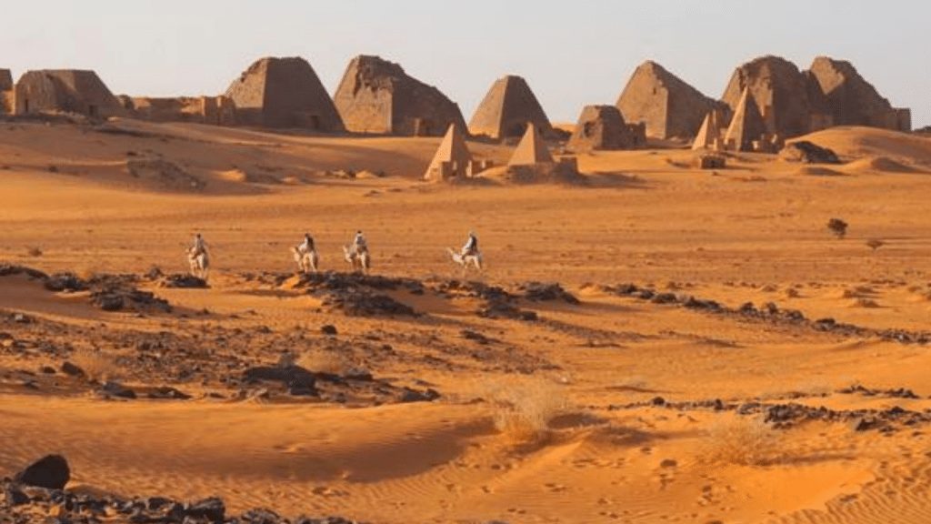 Pyramides dans le désert soudanais