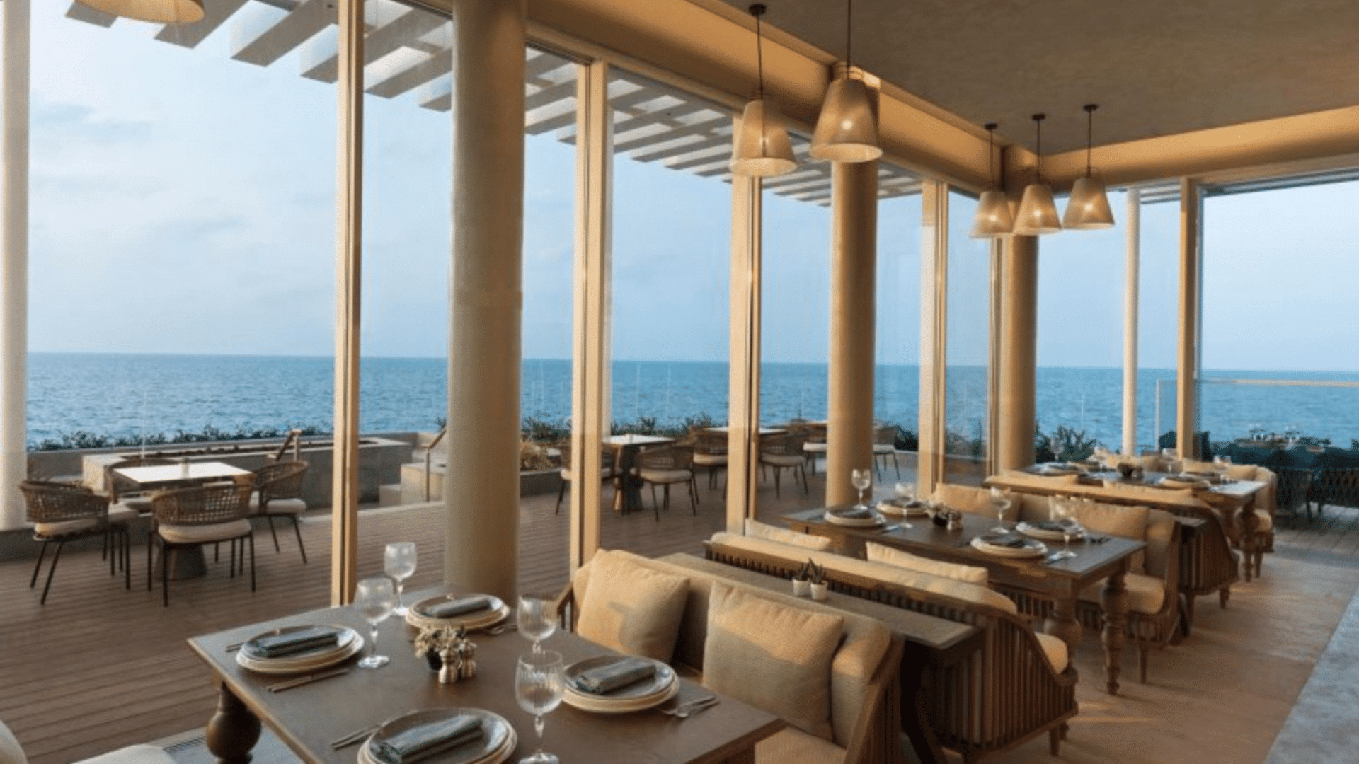 Restaurant avec vue sur la mer